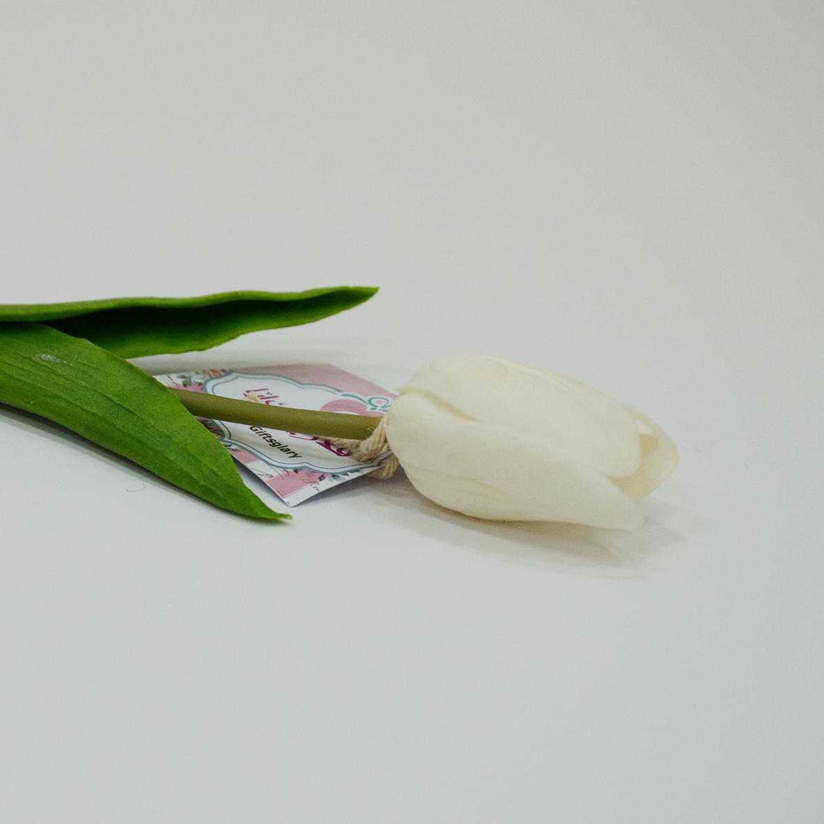 Artificial white tulip flowers
