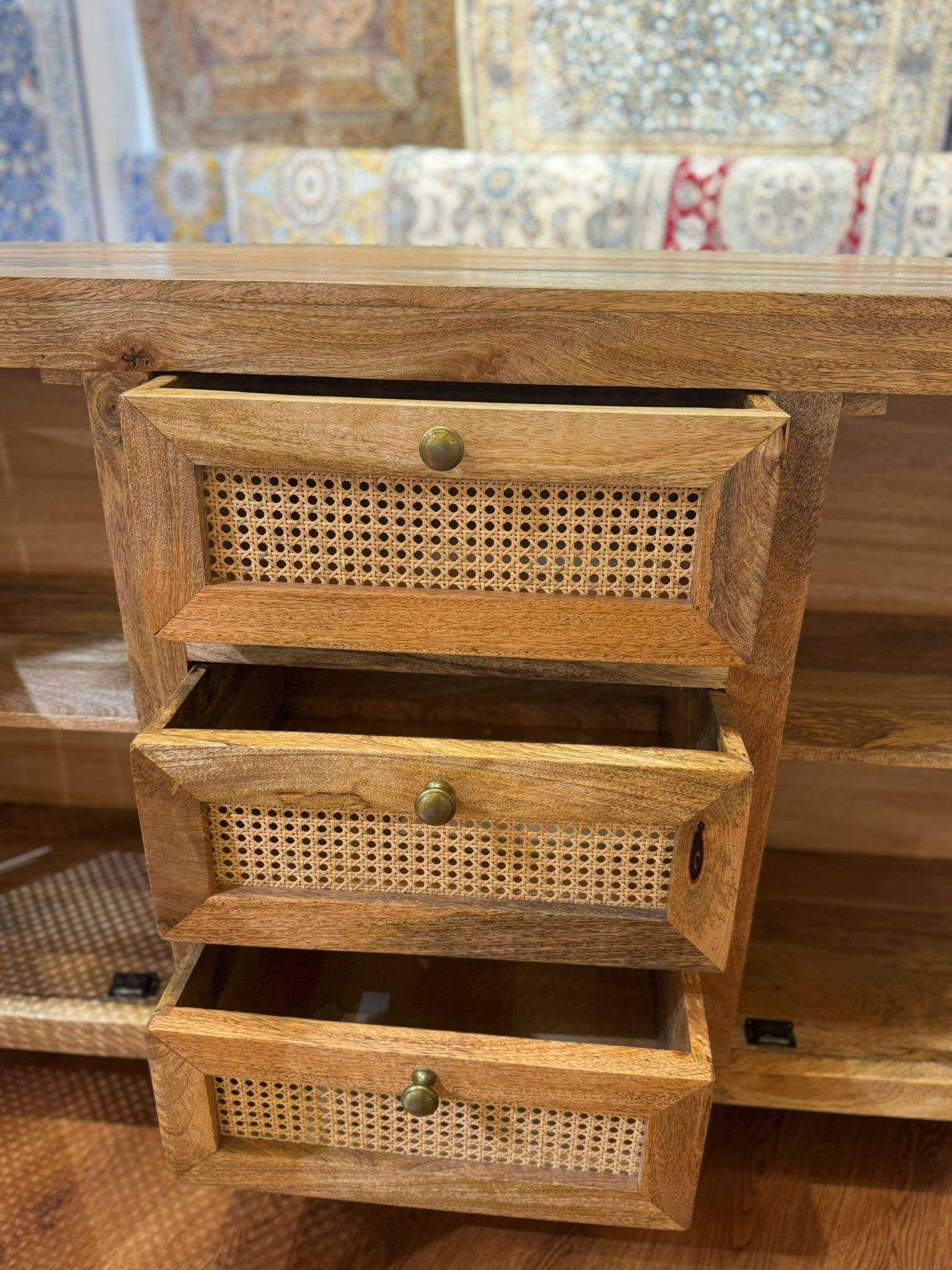 مدخل  خشبي فاخر بطابع شرقي أنيق مع الرتان 6